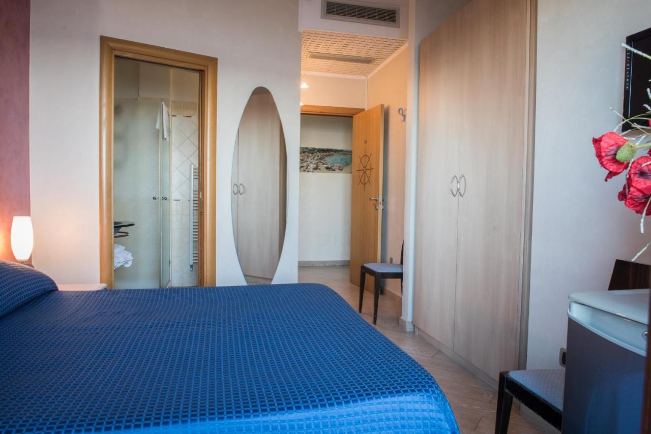 טורה סנטה סאבינה Hotel Mirage חדר תמונה