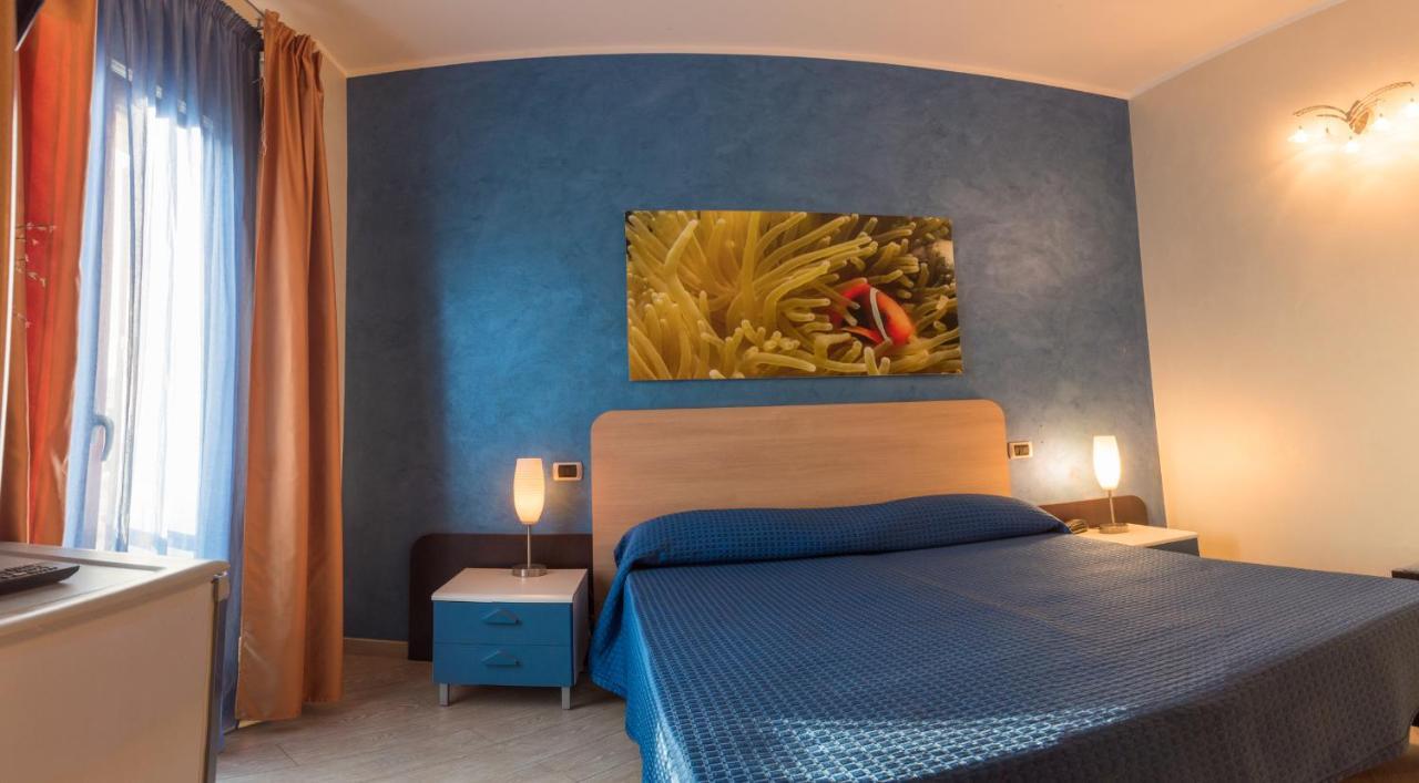 טורה סנטה סאבינה Hotel Mirage חדר תמונה